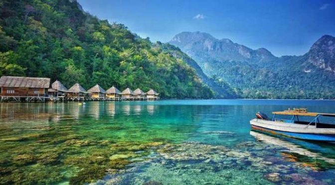 Rekomendasi Wisata Alam Terbaik di Maluku dan Paling Populer